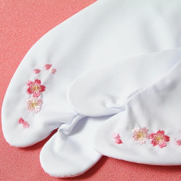 刺繍足袋　振袖にもぴったり！！ワンポイント刺繍足袋「白地　桜」