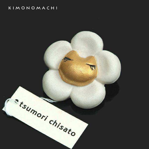 ツモリチサト帯留め「金色×白色 猫梅」陶器帯留め tsumori chisato 着物、振袖、浴衣にも カジュアル 和装小物