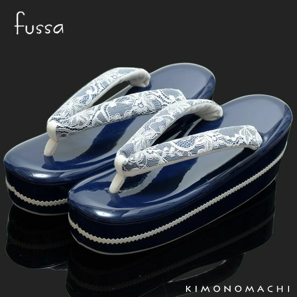 【Prices down2】fussa草履単品「紺色 レース」カッティング紐花コサージュ フッサ ブランド草履 成人式の前撮りに 振袖草履 【メール便不可】ss2406zbg20