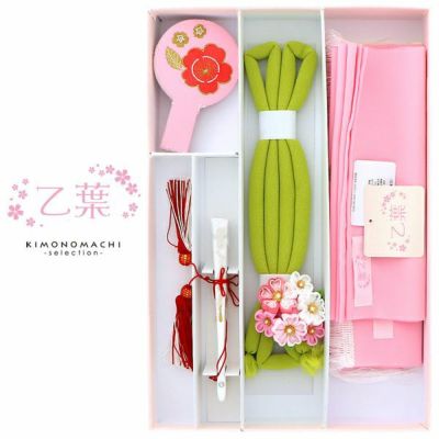 【Prices down】七五三小物セット「ピンク色さくら刺繍、黄緑色丸ぐけ紐、つまみ細工帯留め」乙葉 7歳向け 子供着物 女の子の着物 箱迫、扇子、帯締め、帯揚げ、半衿、しごき HC-2【メール便不可】ss2412kkd20