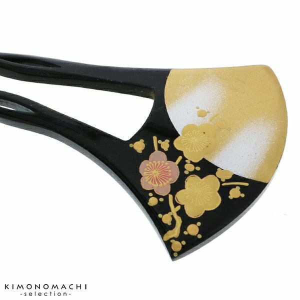 銀杏型かんざし「黒色　梅」髪飾り バチ型 フォーマル 訪問着、留袖向け 蒔絵 S18-003　B　蒔絵かんざし小
