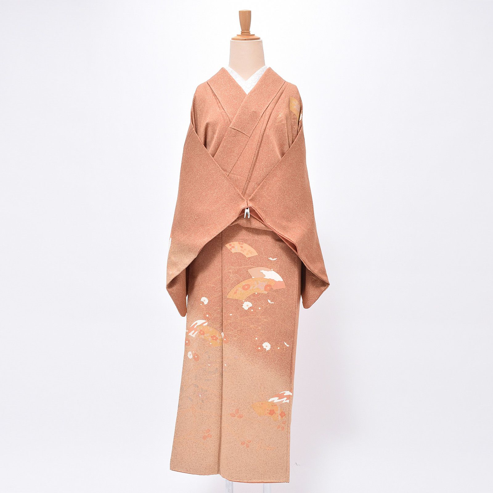 【中古品】仕立て上がり 訪問着 「茶　撒き糊散らし　金の菊と扇」 袷 正絹 一つ紋 手描き