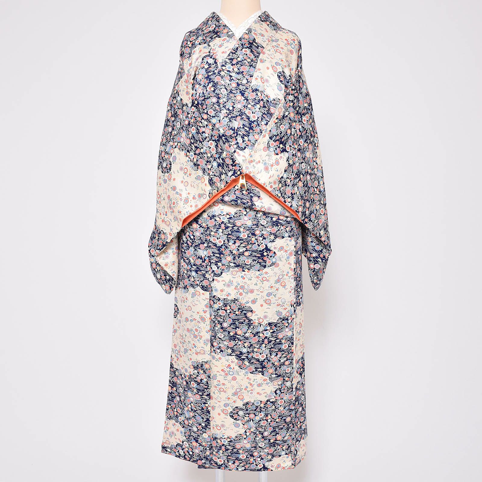 Prices down】【中古品】仕立て上がり 袷着物 「クリーム地に紺雲取り 