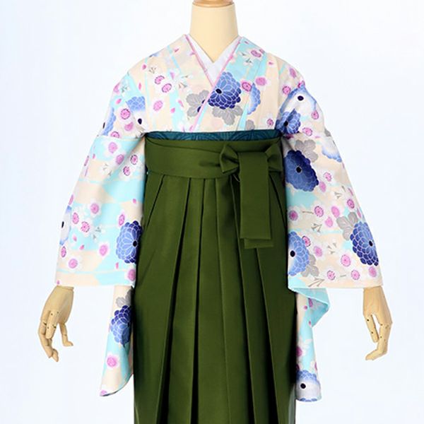 【中古品】卒業式袴セット 「二尺袖：オフホワイト　矢羽根に菊と桜+袴：抹茶×七宝花 刺繍」 貸衣装処分 レンタル処分品 二尺袖 袴 卒業式、謝恩会に 【メール便不可】ss2112hkm10