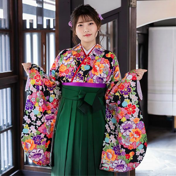 【中古品】卒業式袴セット 「二尺袖：黒 雲取かのこ柄に牡丹+袴：ライトグリーン×刺繍」 貸衣装処分 レンタル処分品 二尺袖 袴 卒業式、謝恩会に