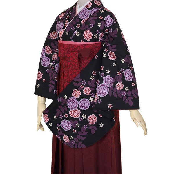 【中古品】卒業式袴セット 「二尺袖：黒　薔薇+袴：エンジ×矢絣」 貸衣装処分 レンタル処分品 二尺袖 袴 卒業式、謝恩会に 【メール便不可】