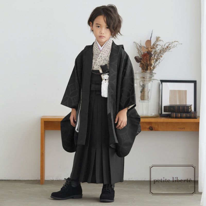 七五三 着物 男の子 3歳～5歳 ブランド羽織袴セット petite liberte プチリベルテ 「菊アイボリー×黒×紫、ブラック」 小柄な五歳 大きな三歳向け 対応身長105cm～115cm前後 着物セット 男児用 3才～5才 着物セット 子供着物 五才のお祝い着 3歳～5歳向け【送料無料】