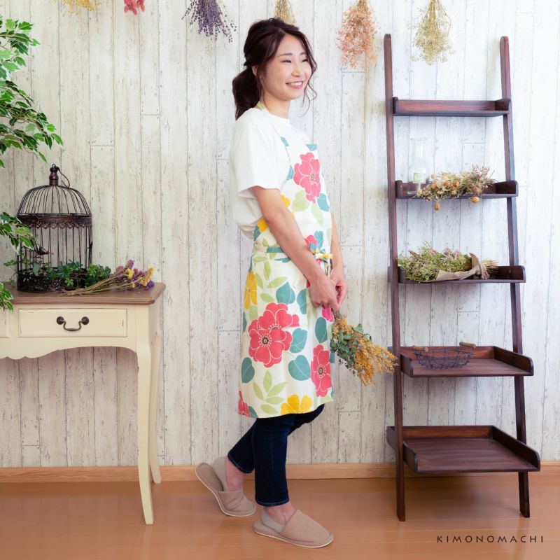 はなごごろママ様５点おまとめ分☆ 新品 タグ付 エプロン はなごごろママ様5点おまとめ分☆ 新品 タグ付 エプロン