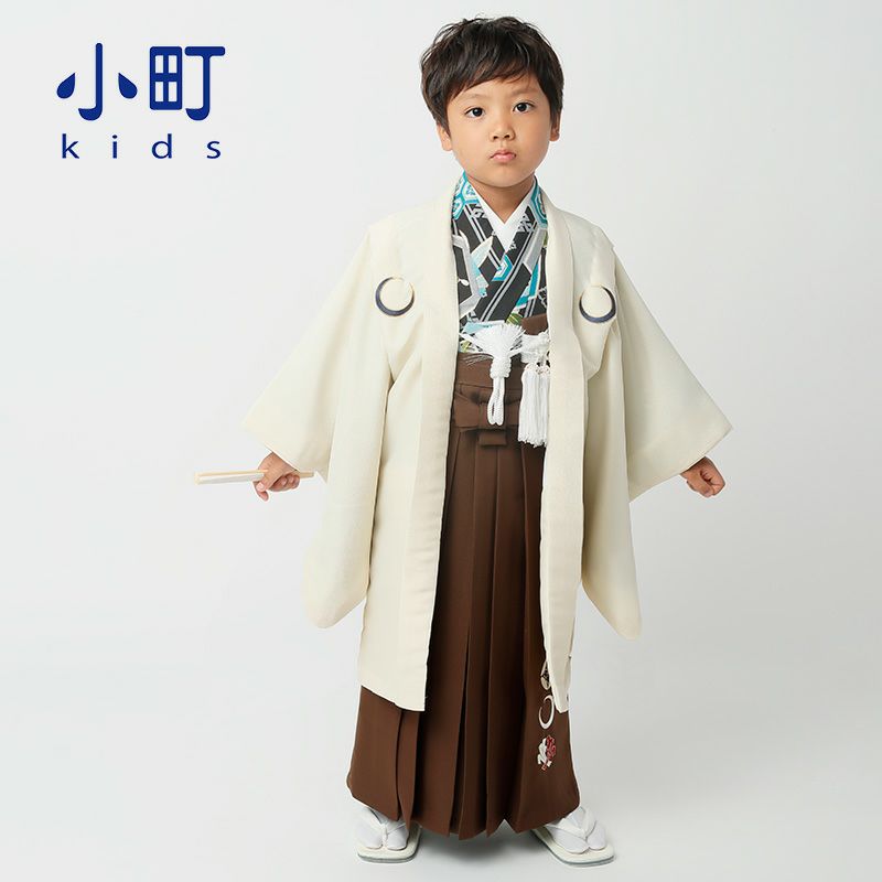七五三 着物 3歳～5歳 ブランド羽織袴セット 小町kids 「クリーム月輪×茶刺繍」 小柄な五歳 大きな三歳向け 対応身長100cm～110cm前後 フルセットに足袋と腰ひもと雪駄プレゼント 着物セット 男児用 3才～5才 着物セット 子供着物 五才のお祝い着 3歳～5歳向け 【送料無料】