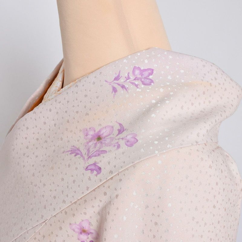 中古品】仕立て上がり 袷着物 「薄ピンク 紫の花々」 小紋 正絹 中古品】仕立て上がり 袷着物 「薄ピンク 紫の花々」 小紋 正絹