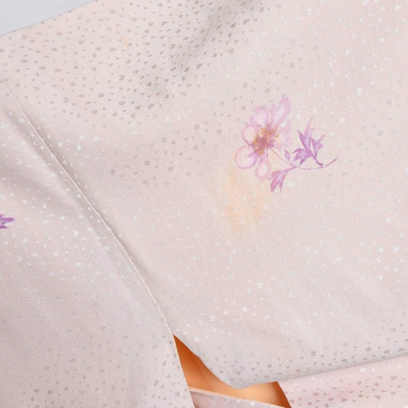 中古品】仕立て上がり 袷着物 「薄ピンク 紫の花々」 小紋 正絹 中古品】仕立て上がり 袷着物 「薄ピンク 紫の花々」 小紋 正絹
