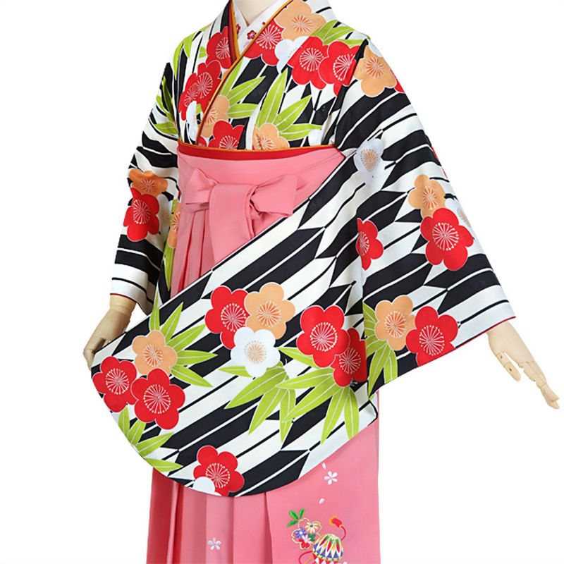 【中古品】ジュニア用 振袖単品 「クリーム　黒矢羽根に笹梅」 仕立て上がり 着物 小振袖 二尺袖 袴に合わせて ショート丈 子ども 子供 キッズ ジュニア 女の子 卒業式 入学式 小学校 小学生 中学校 中学生 十三参り 十三詣り 貸衣装処分 レンタル処分品