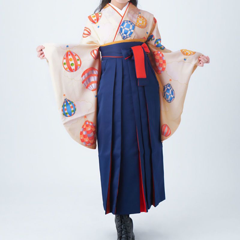 【中古品】ジュニア用 振袖単品 ショート丈「クリーム　気球」仕立て上がり 小振袖 着物 子ども 子供 キッズ ジュニア 女の子 卒業式 小学校 小学生 中学校 中学生 十三参り 十三詣り 1/2成人式 ハーフ成人式 貸衣装処分 レンタル処分品