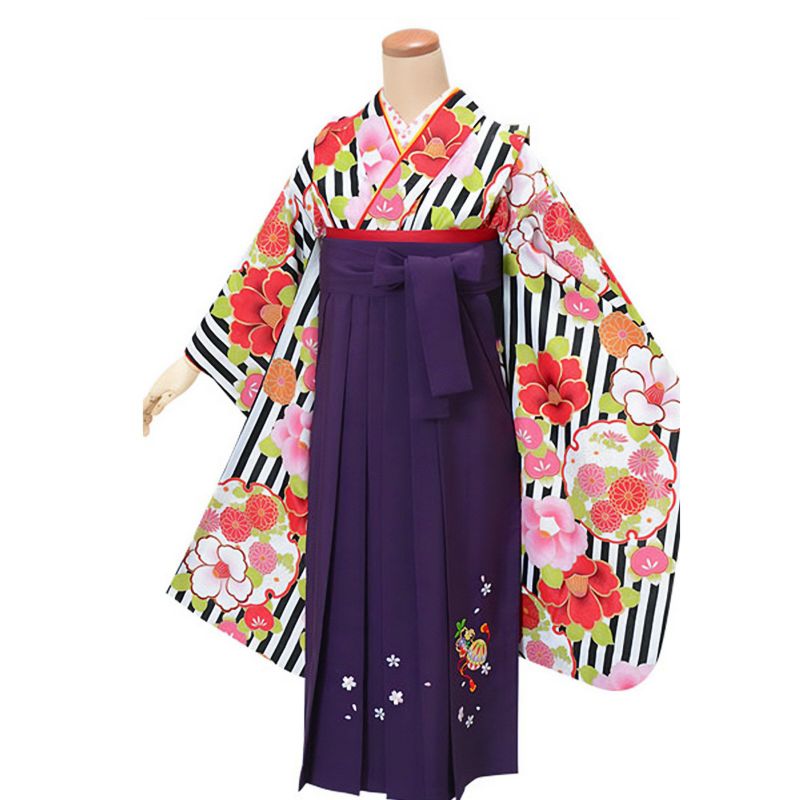 【中古品】ジュニア用 振袖単品「黒×白　椿菊雪輪」仕立て上がり 襦袢プレゼント 小振袖 着物 子ども 子供 キッズ ジュニア 女の子 卒業式 小学校 小学生 中学校 中学生 十三参り 十三詣り 1/2成人式 ハーフ成人式 貸衣装処分 レンタル処分品 【メール便不可】