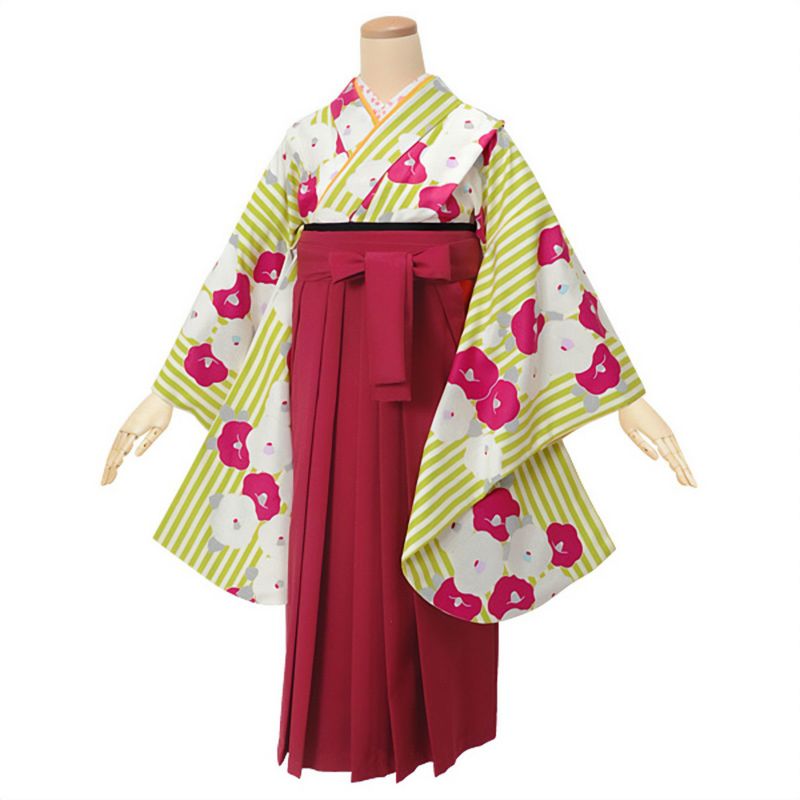 【中古品】ジュニア用 振袖単品 ショート丈「クリーム色×黄緑　紅白椿」仕立て上がり 小振袖 着物 子ども 子供 キッズ ジュニア 女の子 卒業式 小学校 小学生 中学校 中学生 十三参り 十三詣り 1/2成人式 ハーフ成人式 貸衣装処分 レンタル処分品