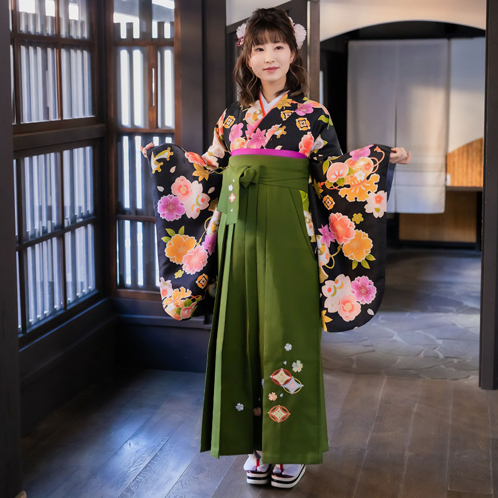 【中古品】二尺袖 単品「黒　桜楓橘　宝尽くし」貸衣装処分 レンタル処分品 卒業式