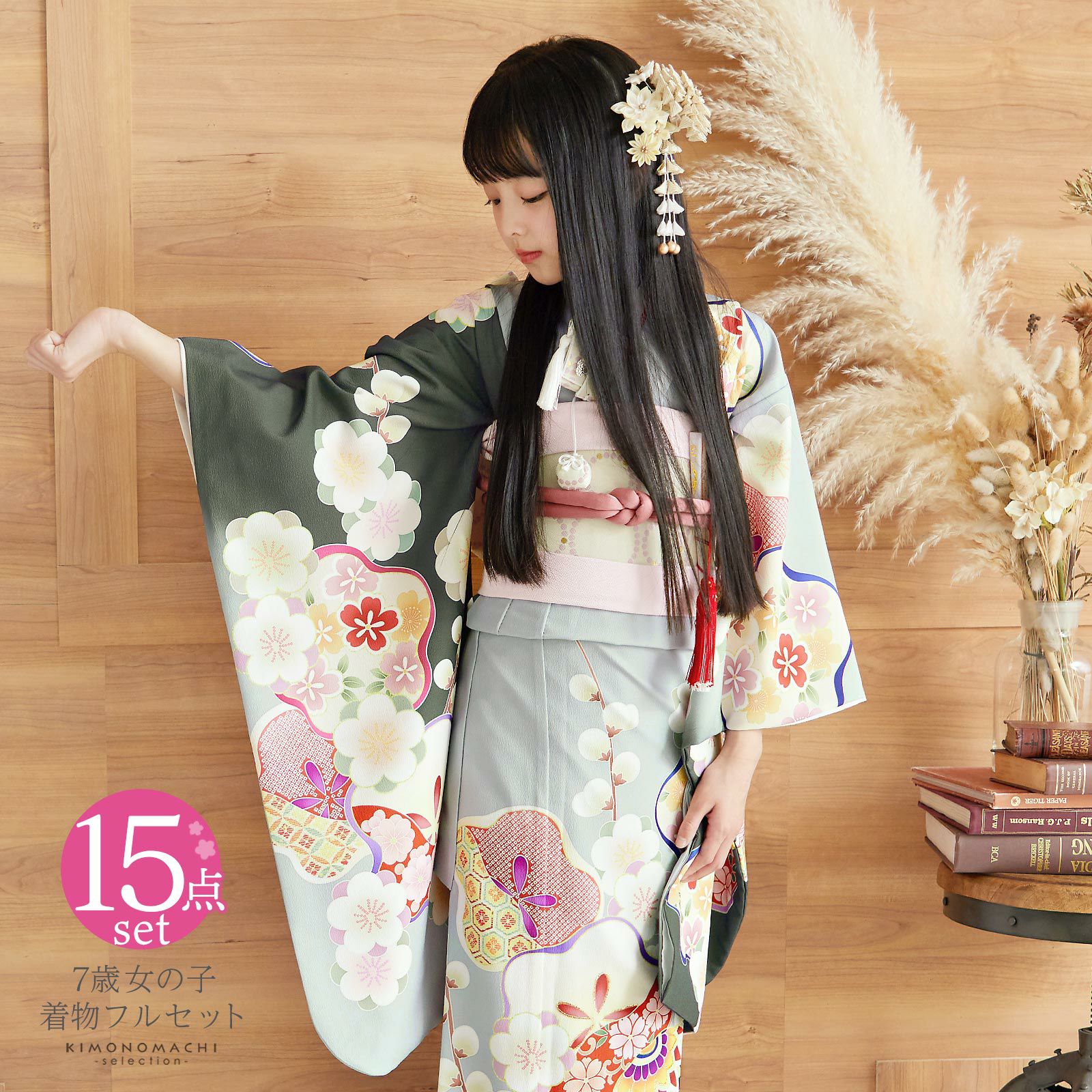 緑とピンクの可愛らしい色合い、桜と手毬文様が子供らしい七五三の四つ身