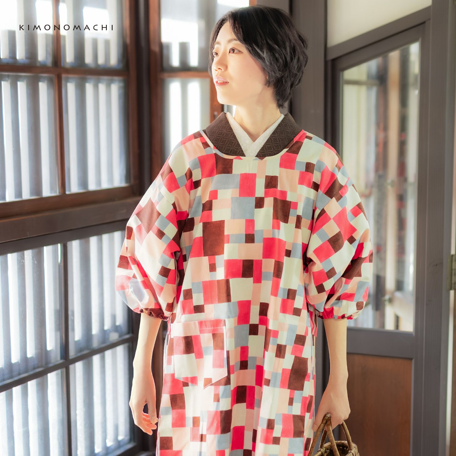 ロング丈 割烹着「ピンク モザイクブロック」実用的 日本製 オシャレ