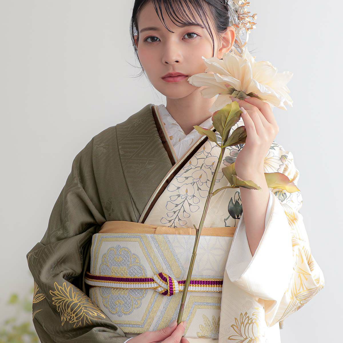 未仕立て 振袖 22点セット「オフホワイト×茶 菊牡丹に笹」仮絵羽 