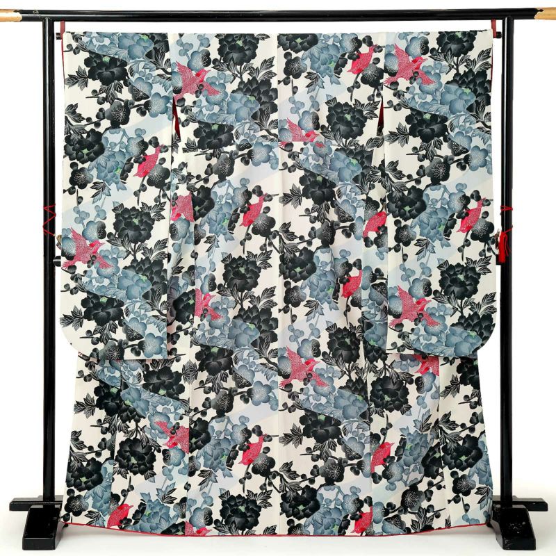 【中古品】仕立て上がり 振袖「梅と牡丹に小鳥　象牙色地に黒」貸衣装処分 レンタル処分品 成人式