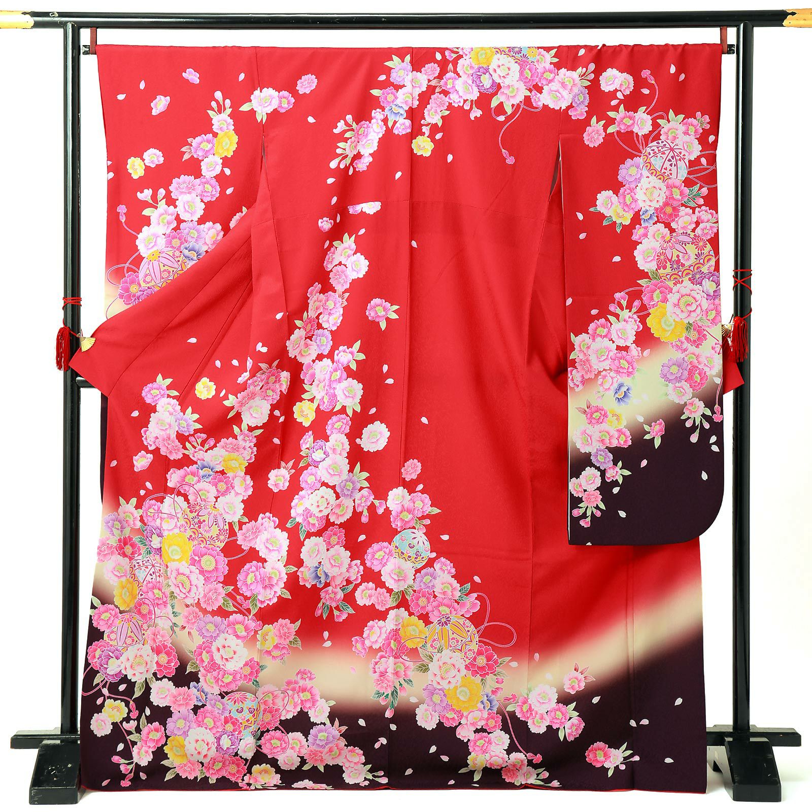 【中古品】仕立て上がり 振袖「八重桜に毬　赤地に淡黄蘗ぼかし 赤紫」貸衣装処分 レンタル処分品 成人式