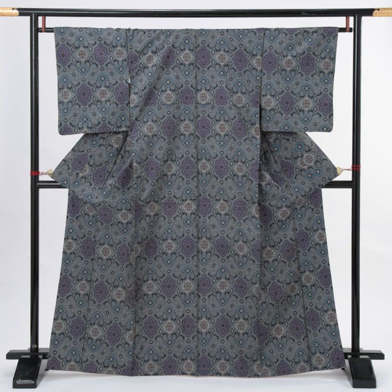 【中古品】仕立て上がり 色大島「グレー 龍郷柄」小紋 正絹 紬