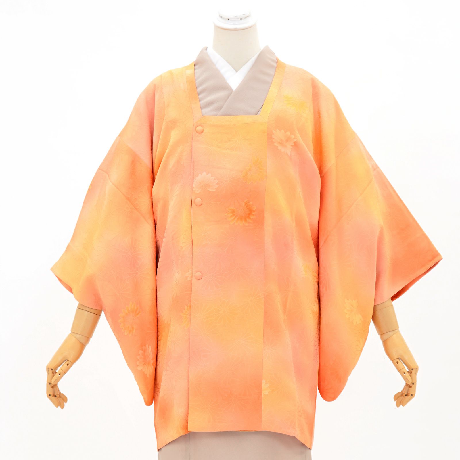 【中古品】着物襟コート「菊地紋、霞 コーラルオレンジ」着物コート 和装コート