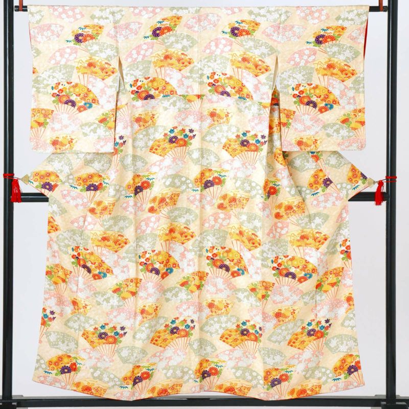 【中古品】仕立て上がり 袷着物「向鶴文 扇と吉祥尽くし 薄橙色」小紋【メール便不可】ss2503fml10