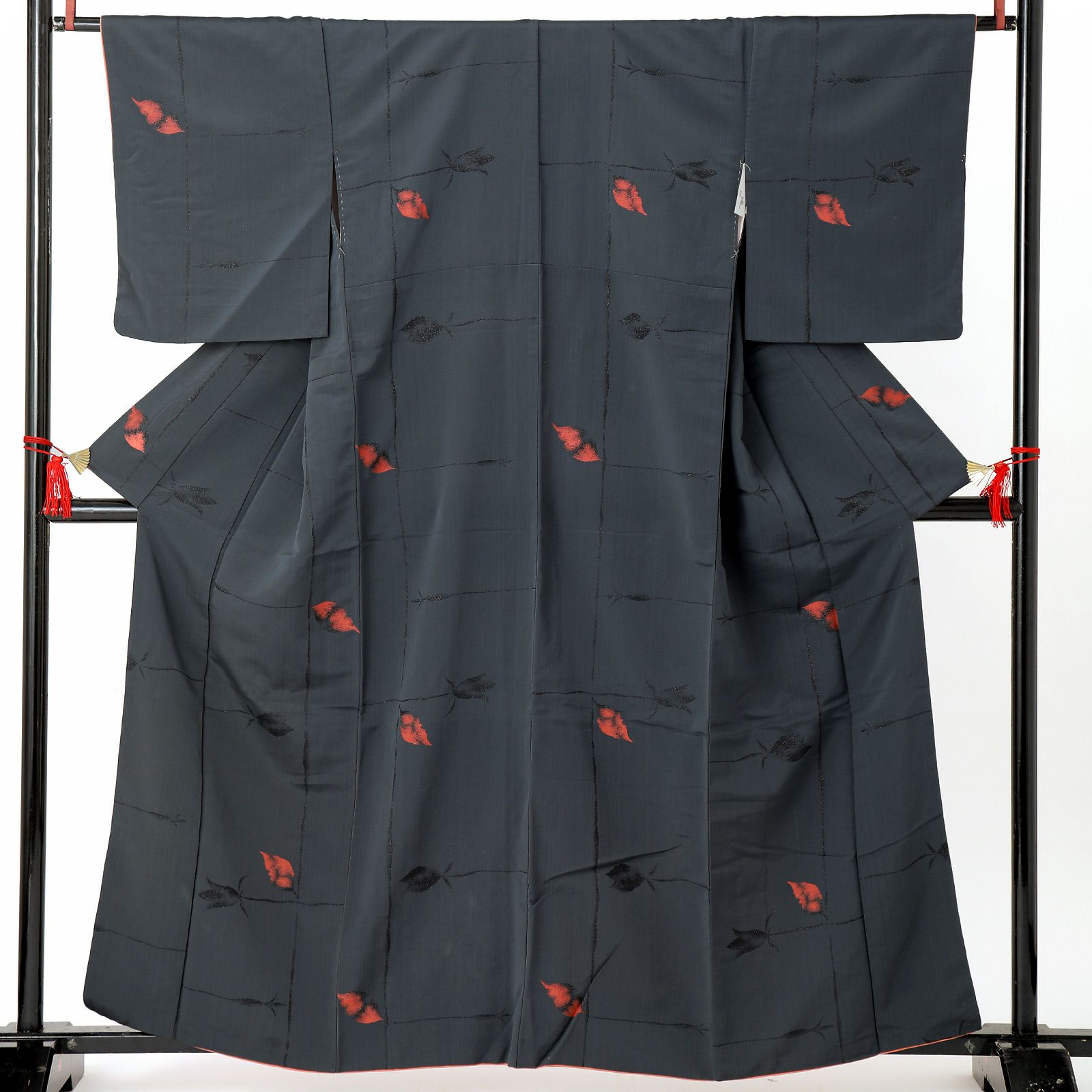 【中古品】仕立て上がり 袷着物「つぼみに花 格子文様 墨黒」小紋【メール便不可】ss2503fml10